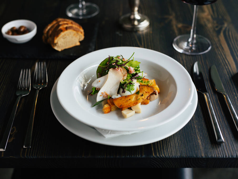Fine-Dining für alle: Das Maquis ist ein Gourmetrestaurant in Hamburg, das rein vegetarische Gänge serviert / ©Julia Schumacher