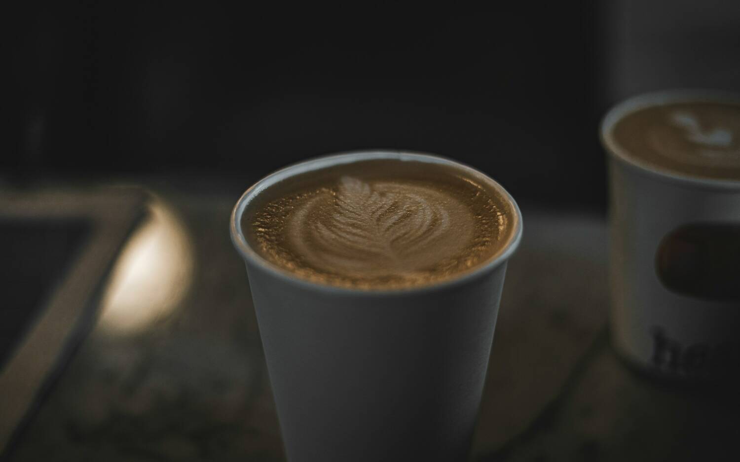 Genieße im Café Gray15 den Kaffee von der Berliner-Rösterei „Bonanza Coffee Roasters“ / ©Unsplash/Agentseed