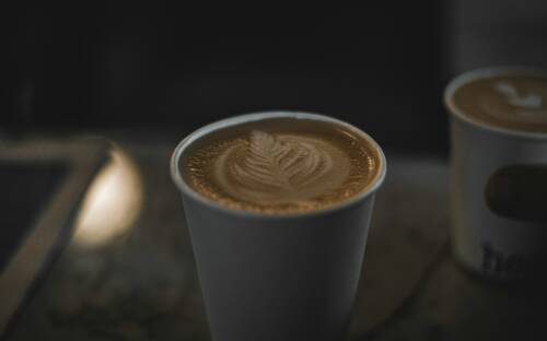 Genieße im Café Gray15 den Kaffee von der Berliner-Rösterei „Bonanza Coffee Roasters“ / ©Unsplash/Agentseed