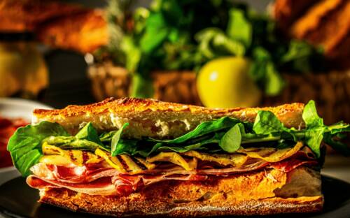 Im Café Leila gibt es besondere Sandwiches / ©Unsplash/Luis Covarrubias