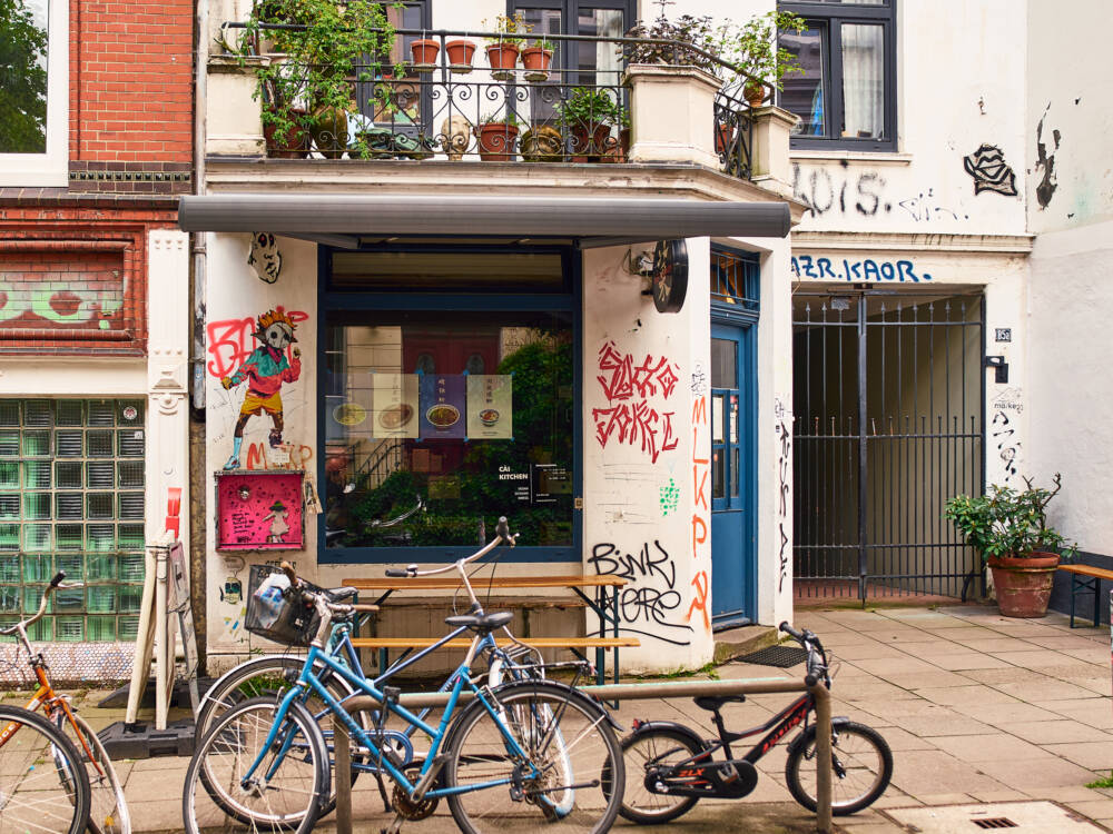 Ruhige Seitenstraßen und versteckte Gastroperlen: Im Karoviertel gibt es einige hervorragende Restaurants zu entdecken / ©Marc Sill