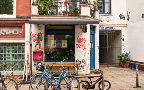 Ruhige Seitenstraßen und versteckte Gastroperlen: Im Karoviertel gibt es einige hervorragende Restaurants zu entdecken / ©Marc Sill