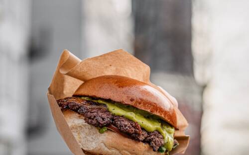 Besonders leckere Smash Burger in Hamburg gibt’s bei New City Smash Burger / © QrMe GmbH