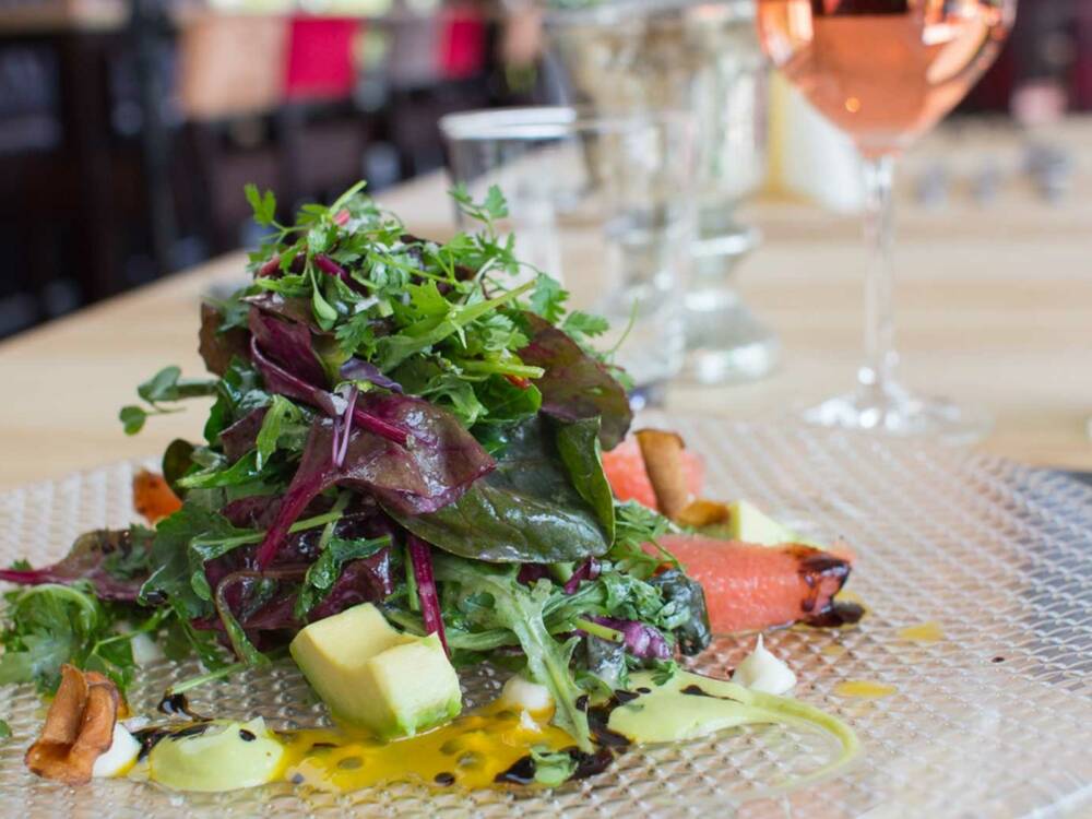 Das Anders hat sich Nachhaltigkeit auf die Fahne geschrieben – und zieht das vom Menü bis zur E-Auto-Ladestation durch / ©Anders 