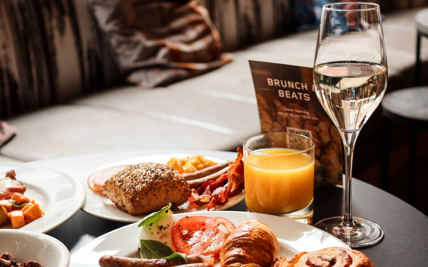 Für Langschläfer und Gelassene: Das neue Brunch-Angebot in der Bricks Bar beginnt erst um 12 Uhr / ©Marriott 