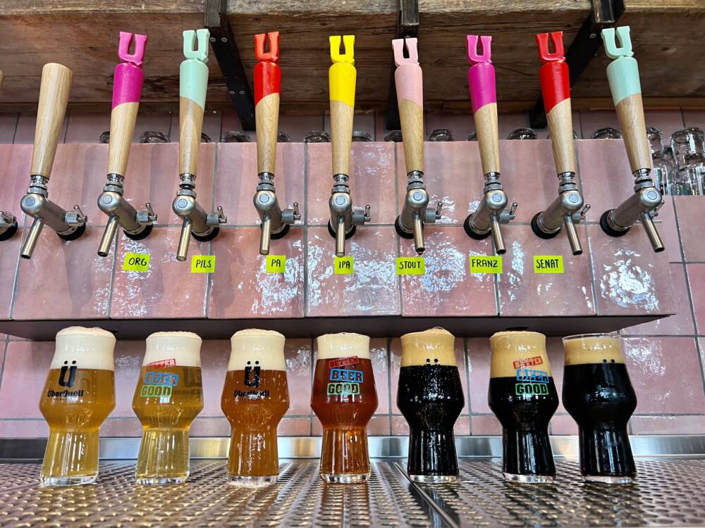 Neben den klassischen Sorten wird es zur Wiederöffnung ein limitiertes New England IPA geben / ©ÜberQuell