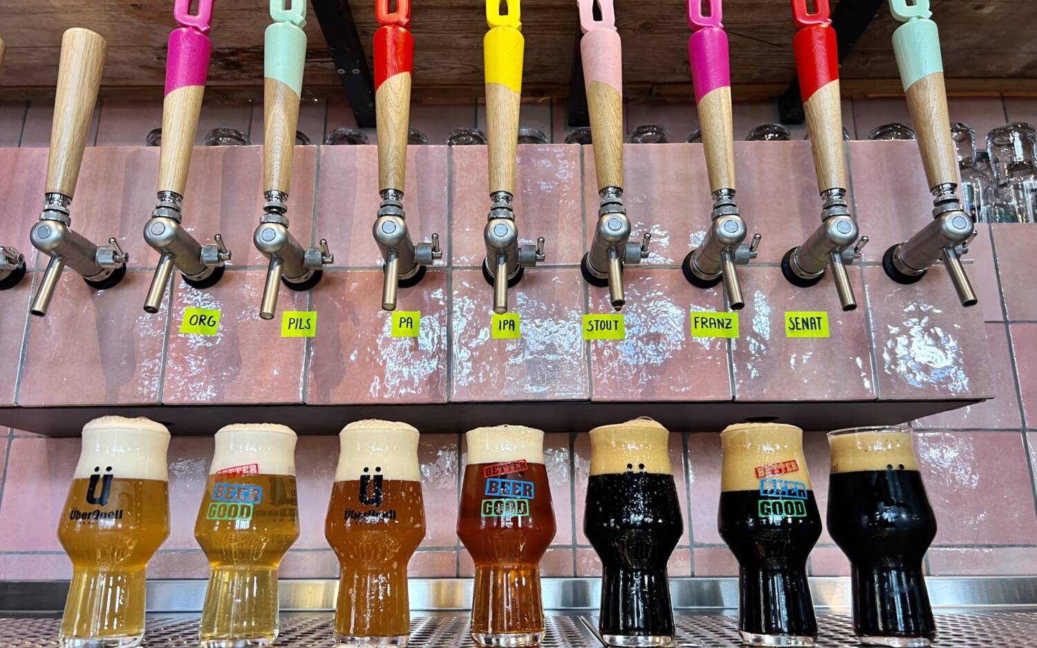 Neben den klassischen Sorten wird es zur Wiederöffnung ein limitiertes New England IPA geben / ©ÜberQuell