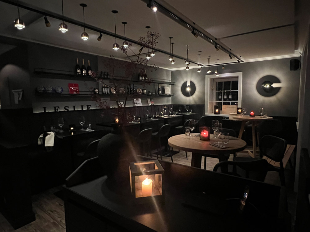 Schummriges Licht erwartet die Gäste im Leslie in Duvenstedt / ©Leslie