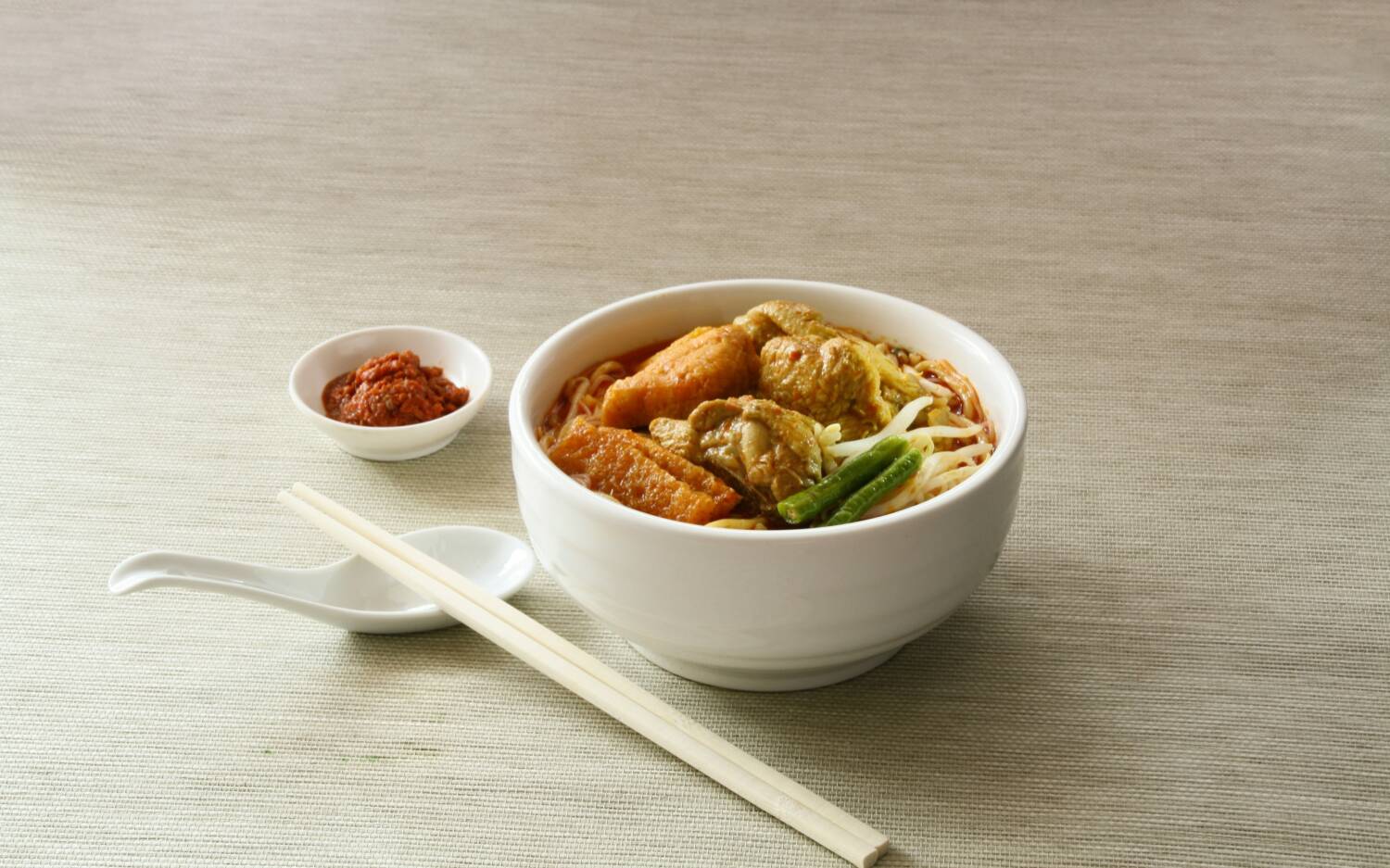 The Noodle House tischt traditionelle chinesische Nudeln auf / ©Unsplash/ Noahs Knight