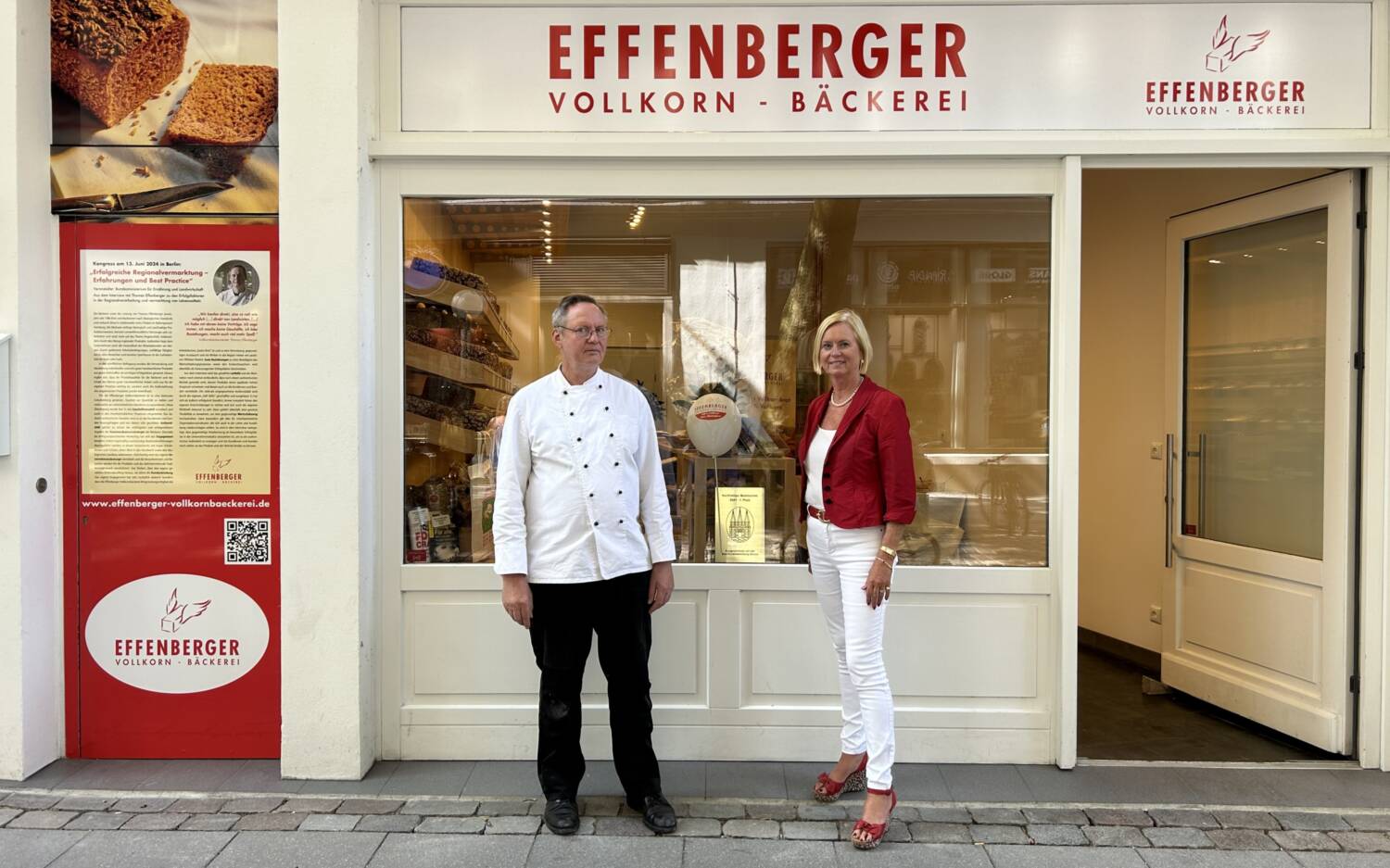 Thomas und Anne Effenberger vor der Filiale am Ida-Ehre-Platz / ©Hakan Evcil