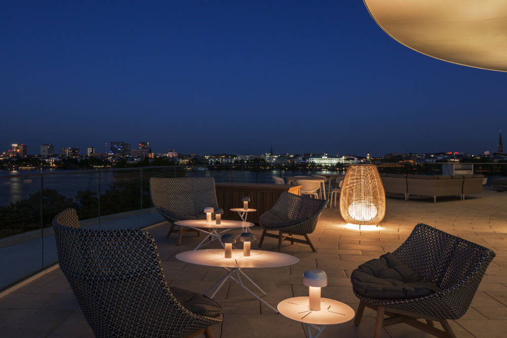 Abends wird die Dachterrasse im Fontenay besonders gemütlich / ©The Fontenay