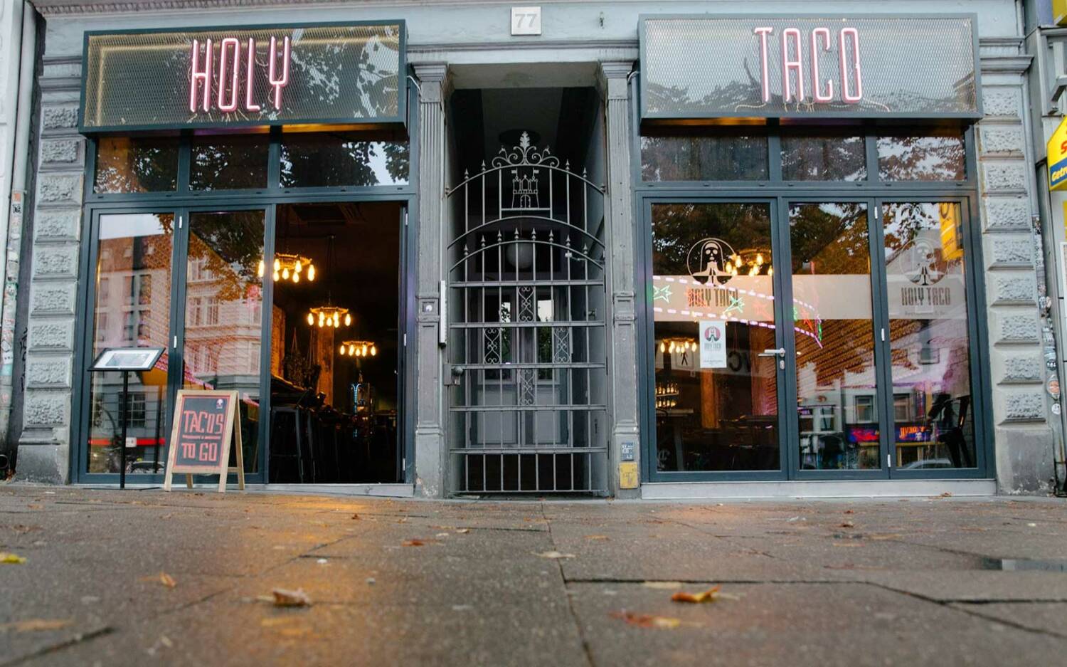 Das ist der Kiez: Das Holy Taco liegt etwas abseits der Reeperbahn – und passt perfekt in das trubelige Viertel / ©David Strüning
