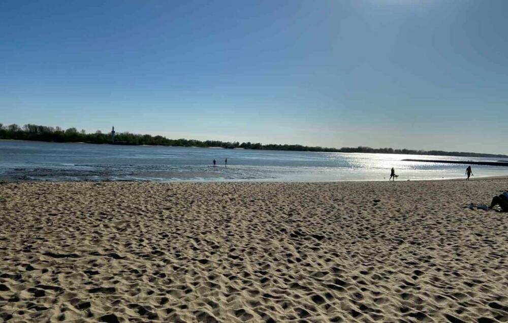 Der Blick von der Strandperle auf die Elbe: Urlaubsfeeling pur / ©Johanna Zobel