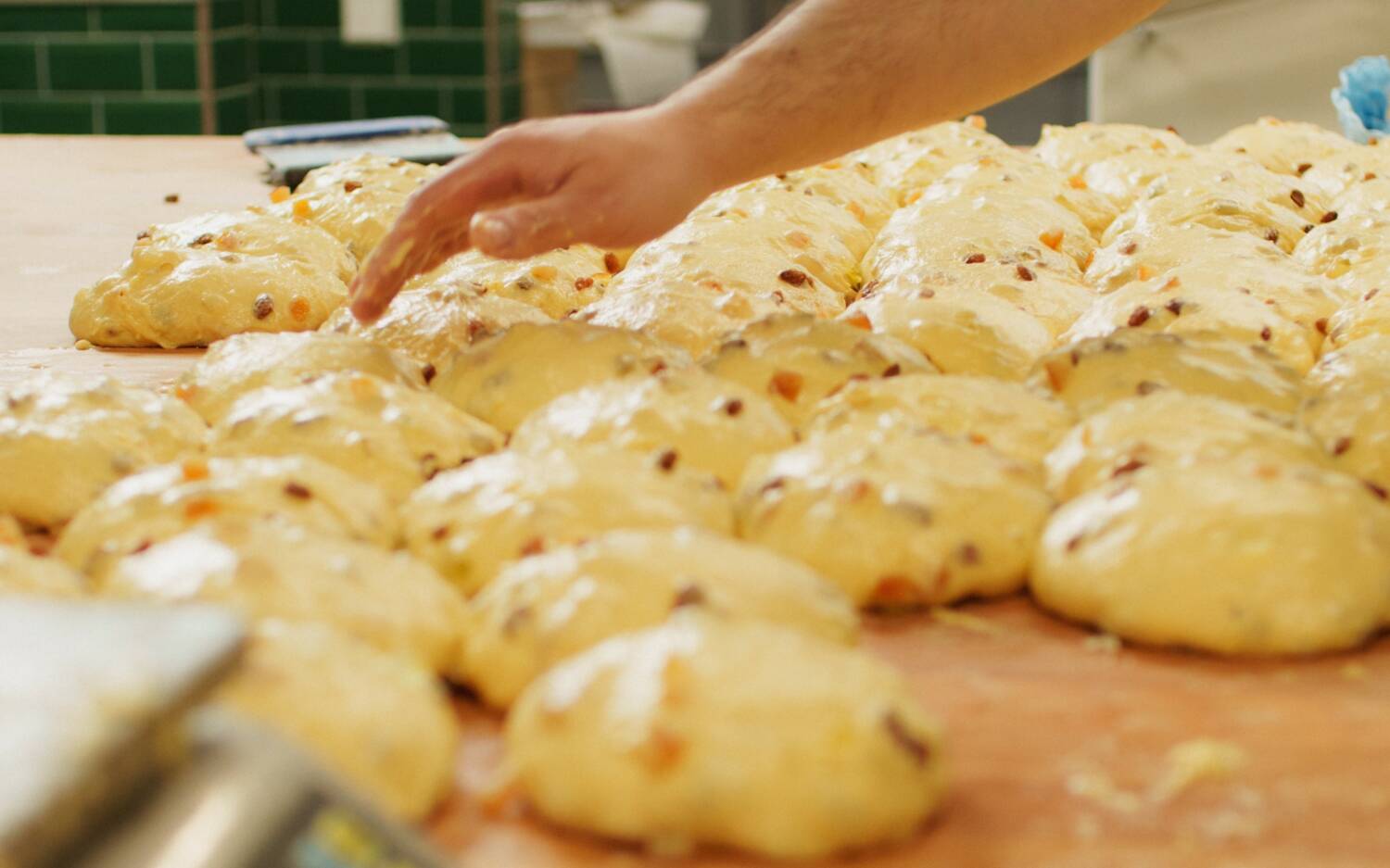 Die Pizzabäcker im Spezzagrano verstehen ihr Handwerk: Der Teig wird per Hand frisch zubereitet / ©Bogdan Pilipenko