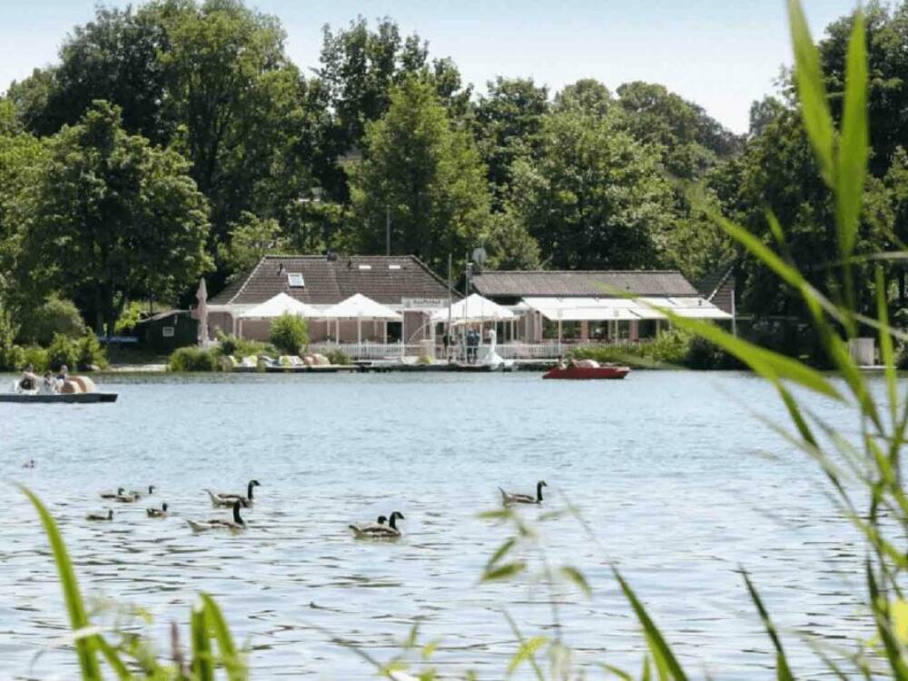 Eine idyllischere Außengastronomie in Hamburg als im Bootshaus am Außenmühlenteich gibt es kaum / ©Bootshaus Außenmühle