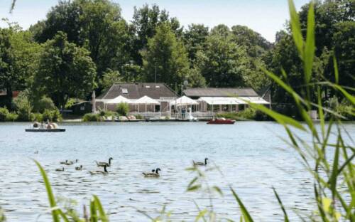 Eine idyllischere Außengastronomie in Hamburg als im Bootshaus am Außenmühlenteich gibt es kaum / ©Bootshaus Außenmühle