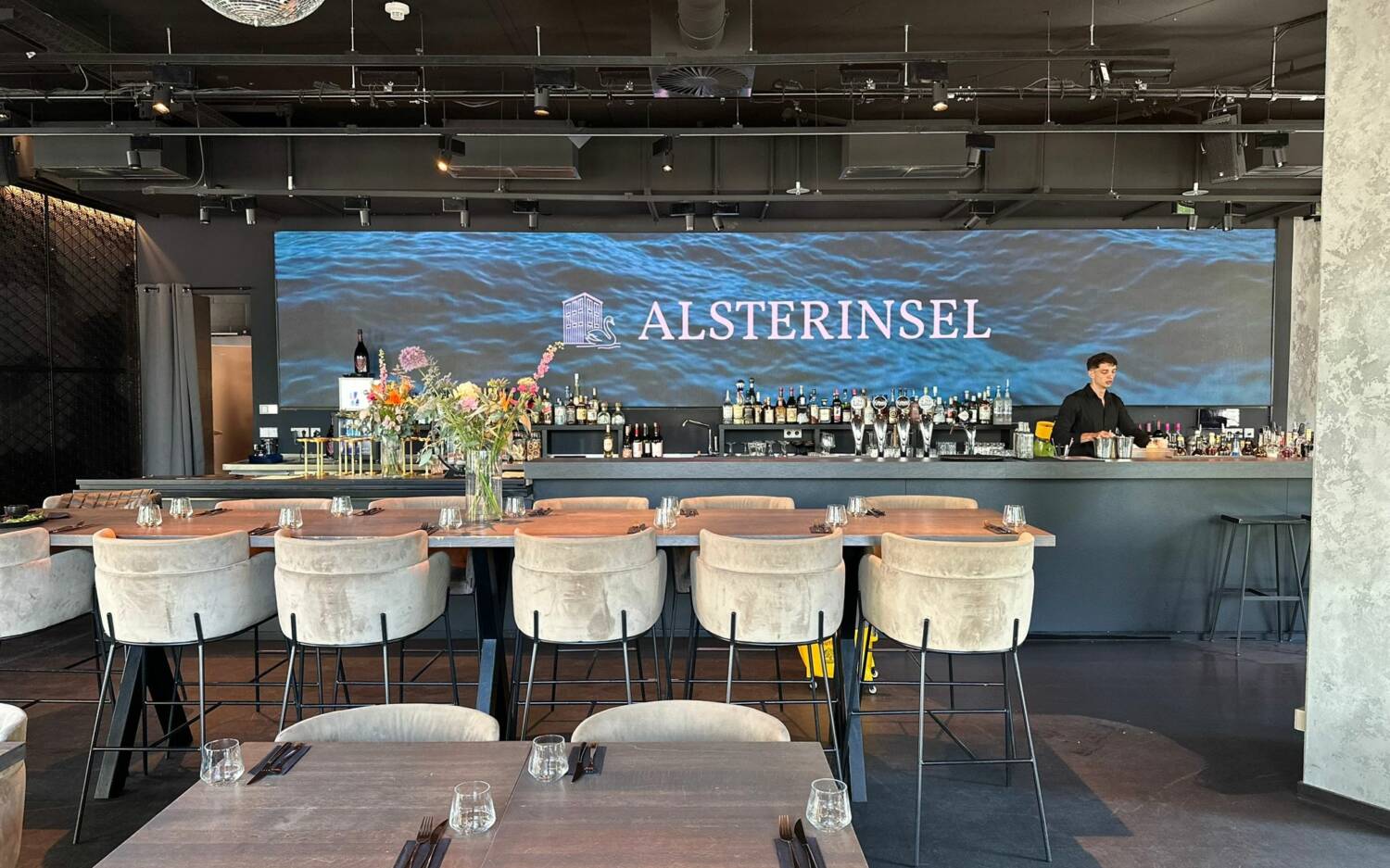 Gastronom Mehmet Kurnaz eröffnet weitere Restaurants in Top-Lage: Darunter die Alsterinsel im ehemaligen Nomad / ©Alsterinsel