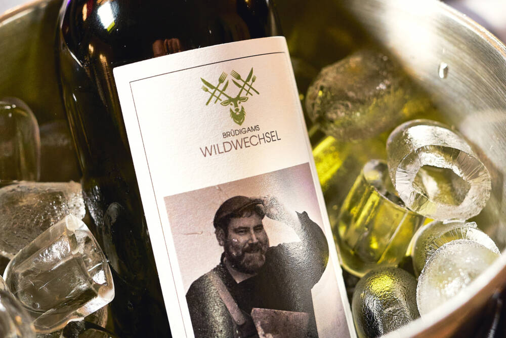 Im Brüdigams wird hauseigener Wein ausgeschenkt /© Marc Sill