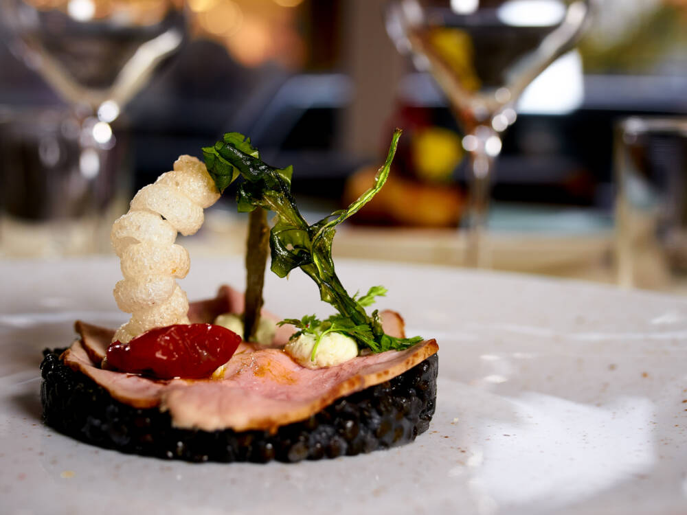 Im La Fée wird nicht einfach nur gutes Essen serviert. Die Anrichtung ist skulptural und mit viel Hingabe zum Detail / ©Marc Sill