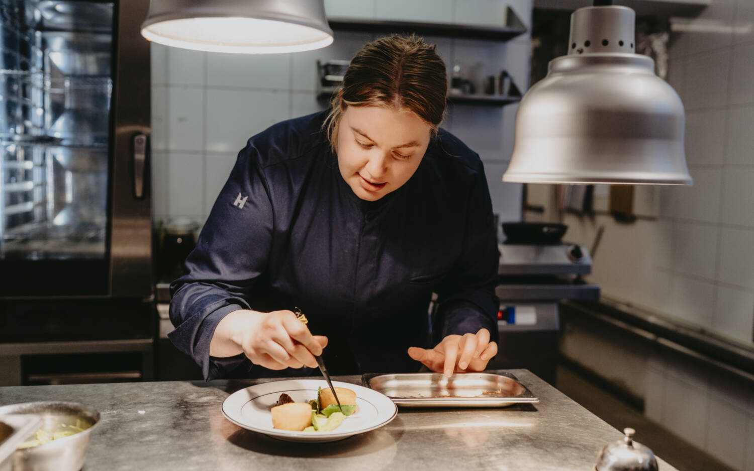 Küchenchefin Femke Stein möchte mit ihrem Menü Lüneburger Kulinarik auf höchstem Niveau entwickeln / ©Sophie Wolter