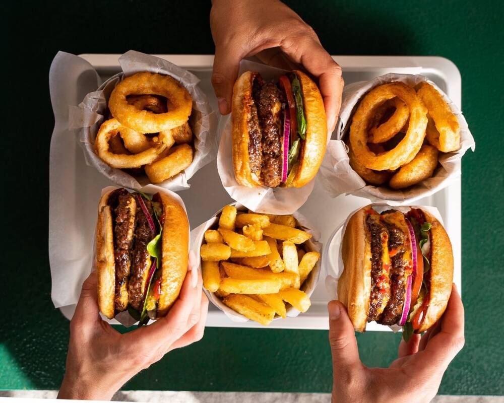 Laut „HOB’S Hut of Burger“ sind das die weltbesten Burger / ©HOB'S Hut of Burger