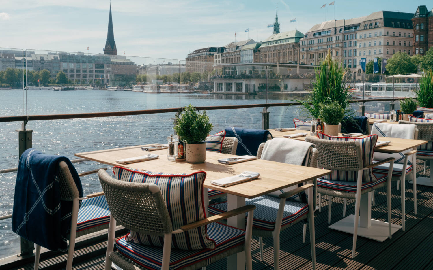 Mit bestem Blick auf die Alster: Deck 4 / ©Max Arens