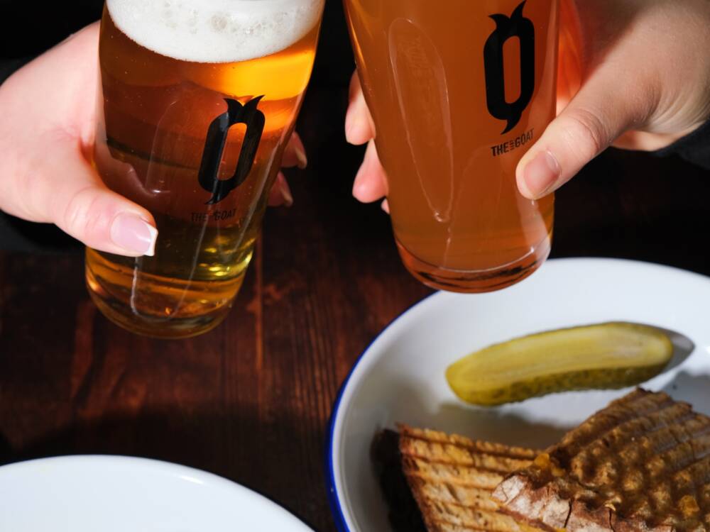 Perfekt anstoßen kann man bei The Baby Goat / ©LILL SOCIAL MEDIA OFFICE