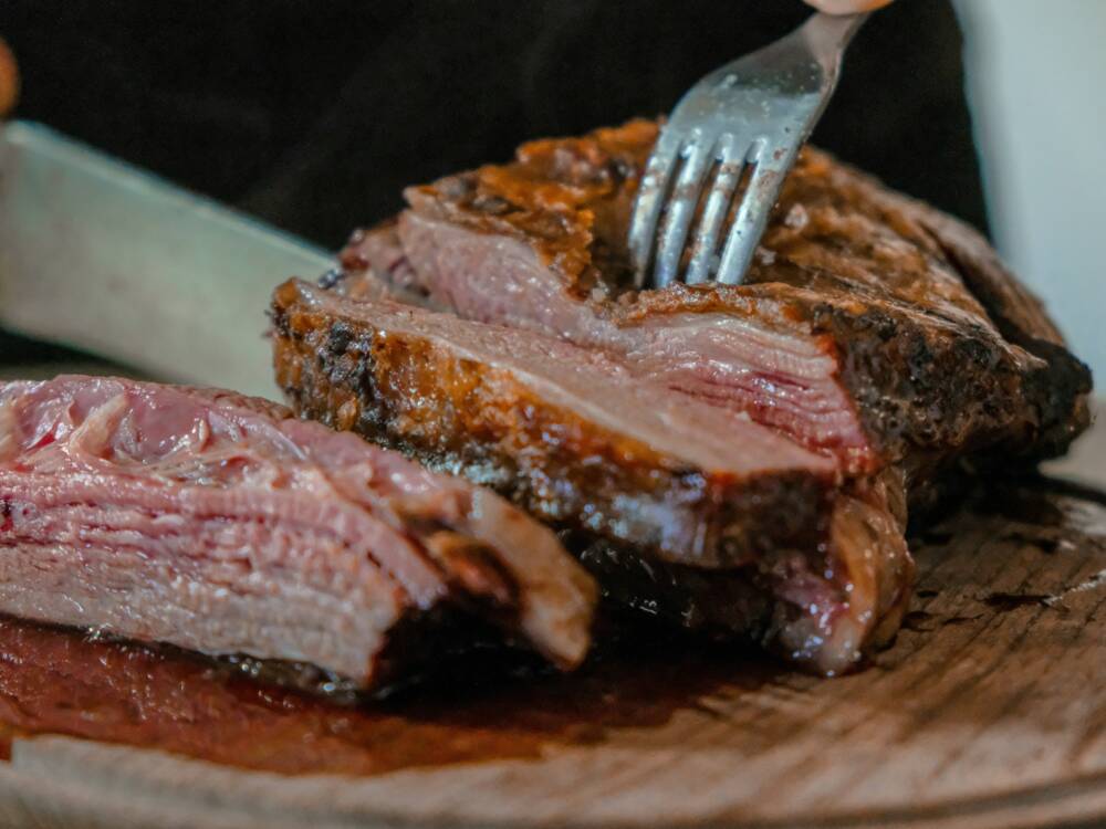 Saftiges Steak gibt es aus aller Welt bei Jotins Steakhouse in St. Georg und Wentorf / ©José Ignacio Pompé / unsplash