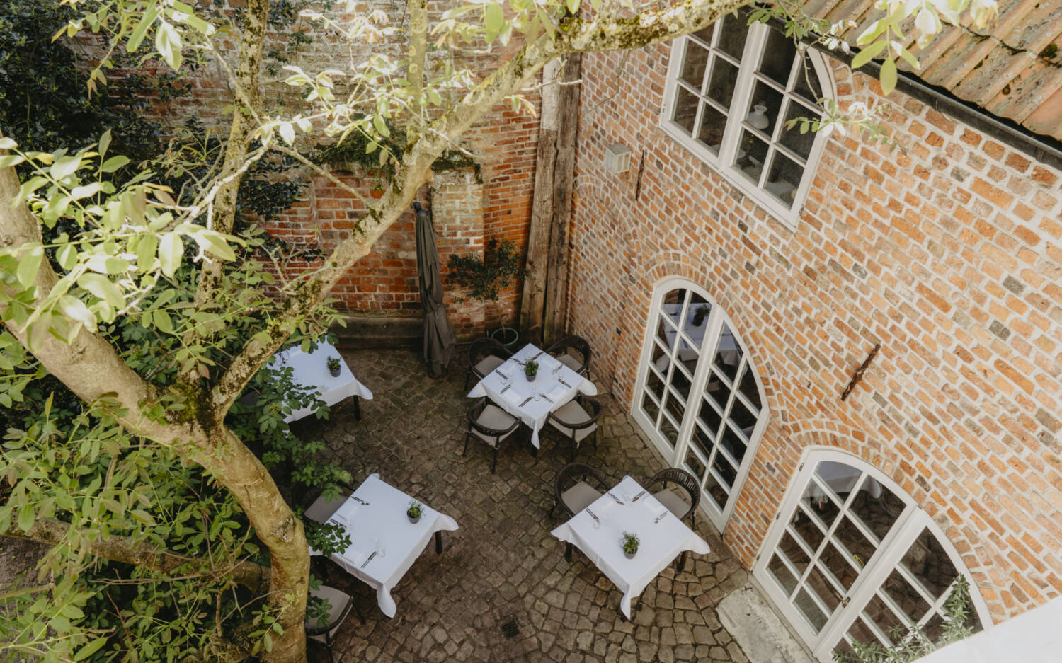 Schauplatz des Aurum ist der historische Innenhof, der Platz für bis zu zwölf Gäste bietet / ©Sophie Wolter