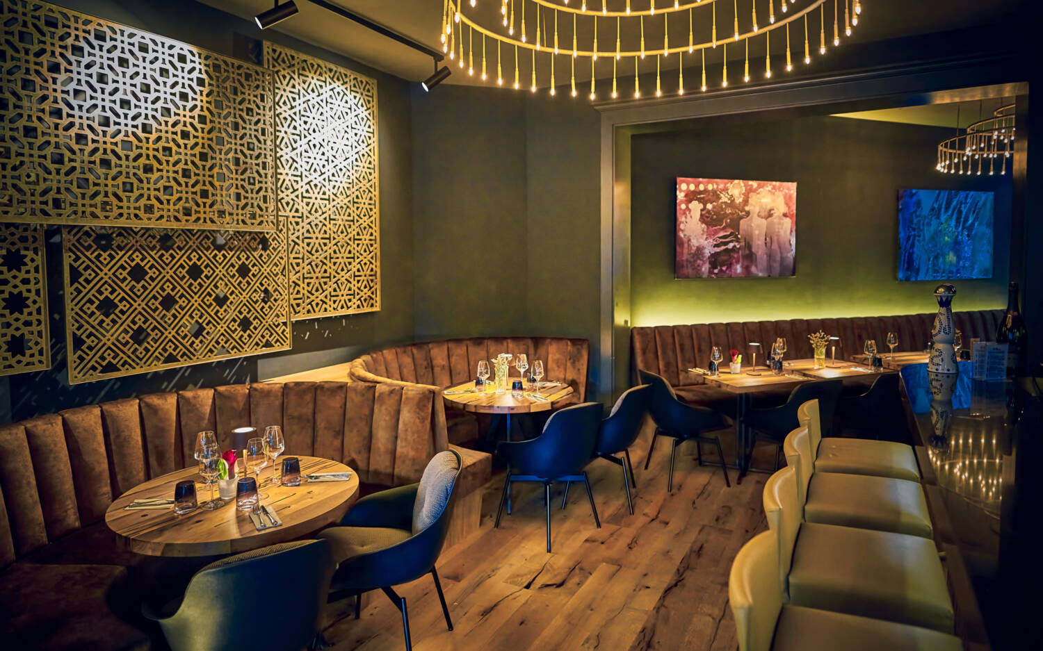 Auch die Einrichtung im arabischen Restaurant in Hamburg ist stilvoll und elegant / ©Marc Sill