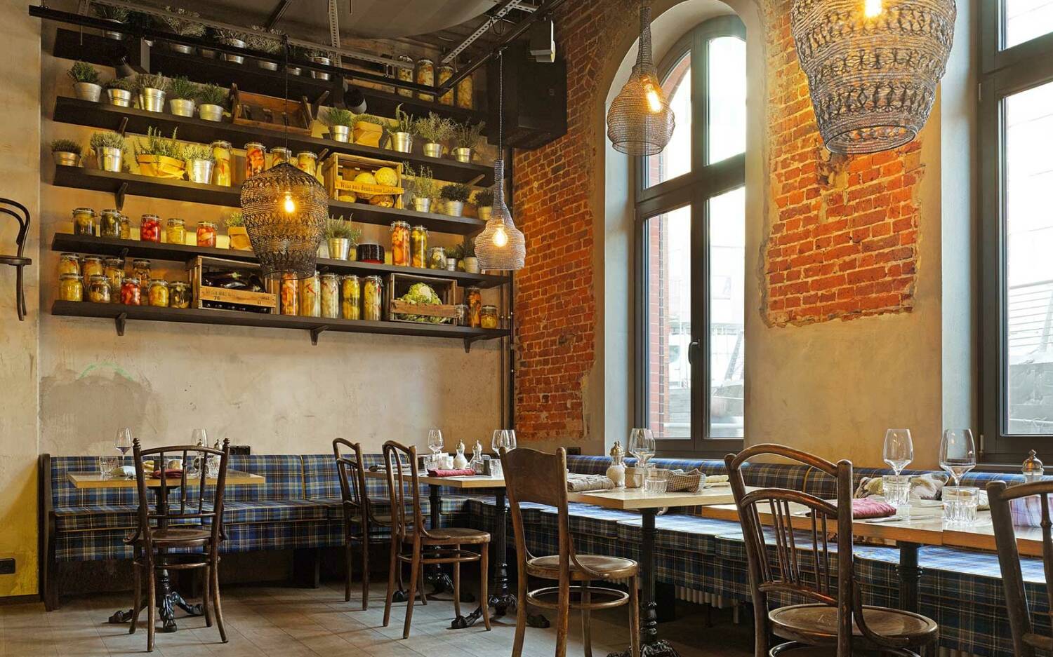 Backstein-Charme und Aromenparadies: Das Neni in der HafenCity serviert ostmediterrane Wohlfühlküche zum gemeinsamen Teilen / ©Neni