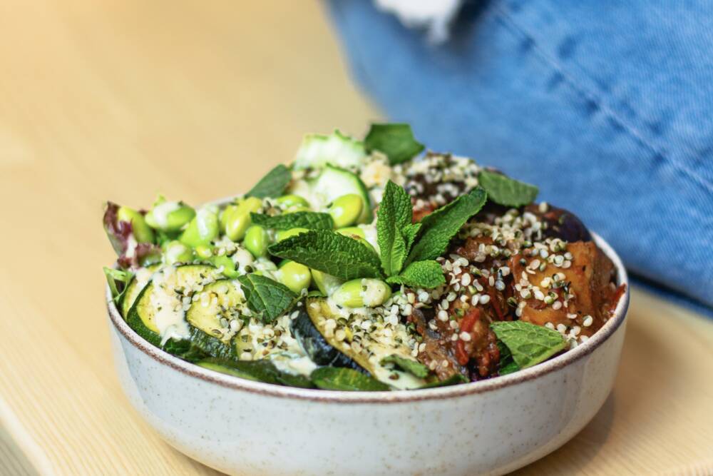 Das junge Start-Up konzentriert sich auf gesundes, überwiegend pflanzliches Fast-Food / ©råbowls