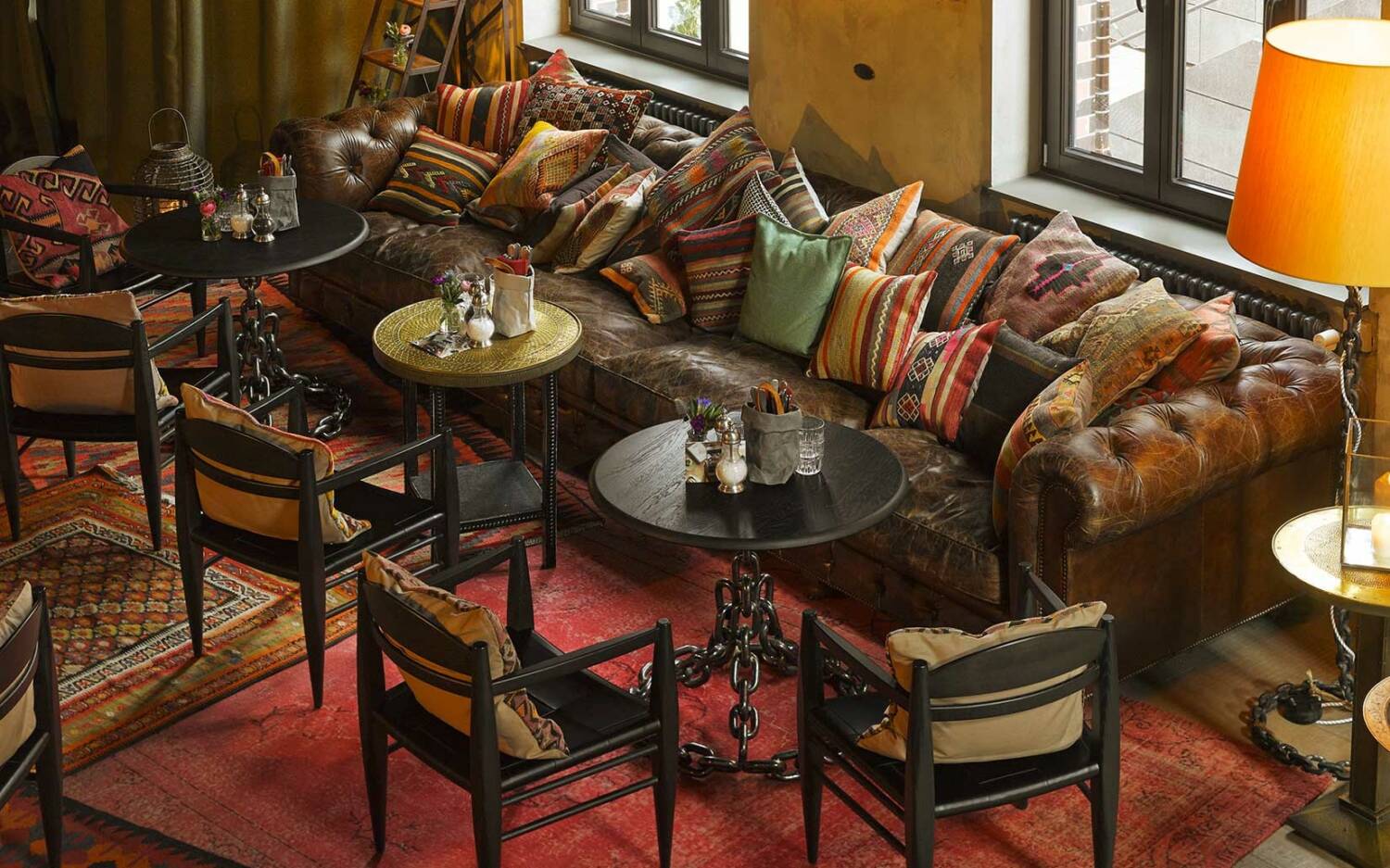Die kuscheligen Sofaecken laden dazu ein, bei einem orientalischen Dessert und einer Tasse Tee die Seele baumeln zu lassen / ©Neni