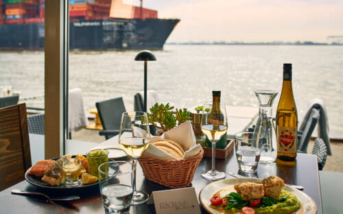 Diese Restaurants in Hamburg überzeugen mit toller Küche und Abendsonne-Garantie /©Marc Sill
