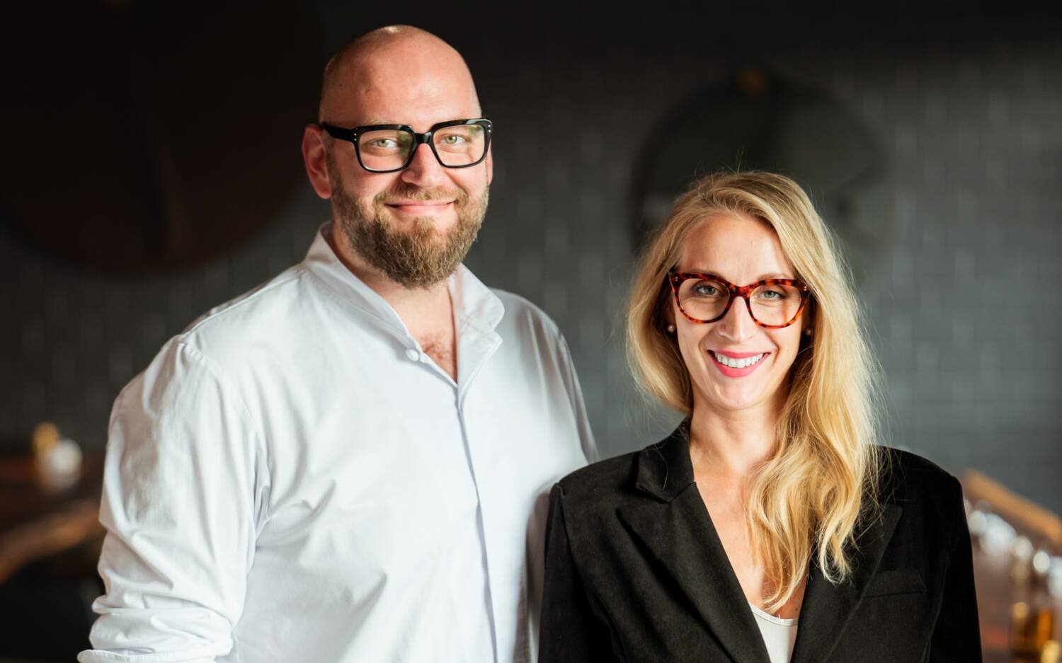 Einzigartig: Thomas A. Imbusch und Sophie Lehmann haben für ihre zwei Restaurants an einem Ort zusammen drei Michelin-Sterne und zwei Grüne Sternen erhalten / ©René Flindt