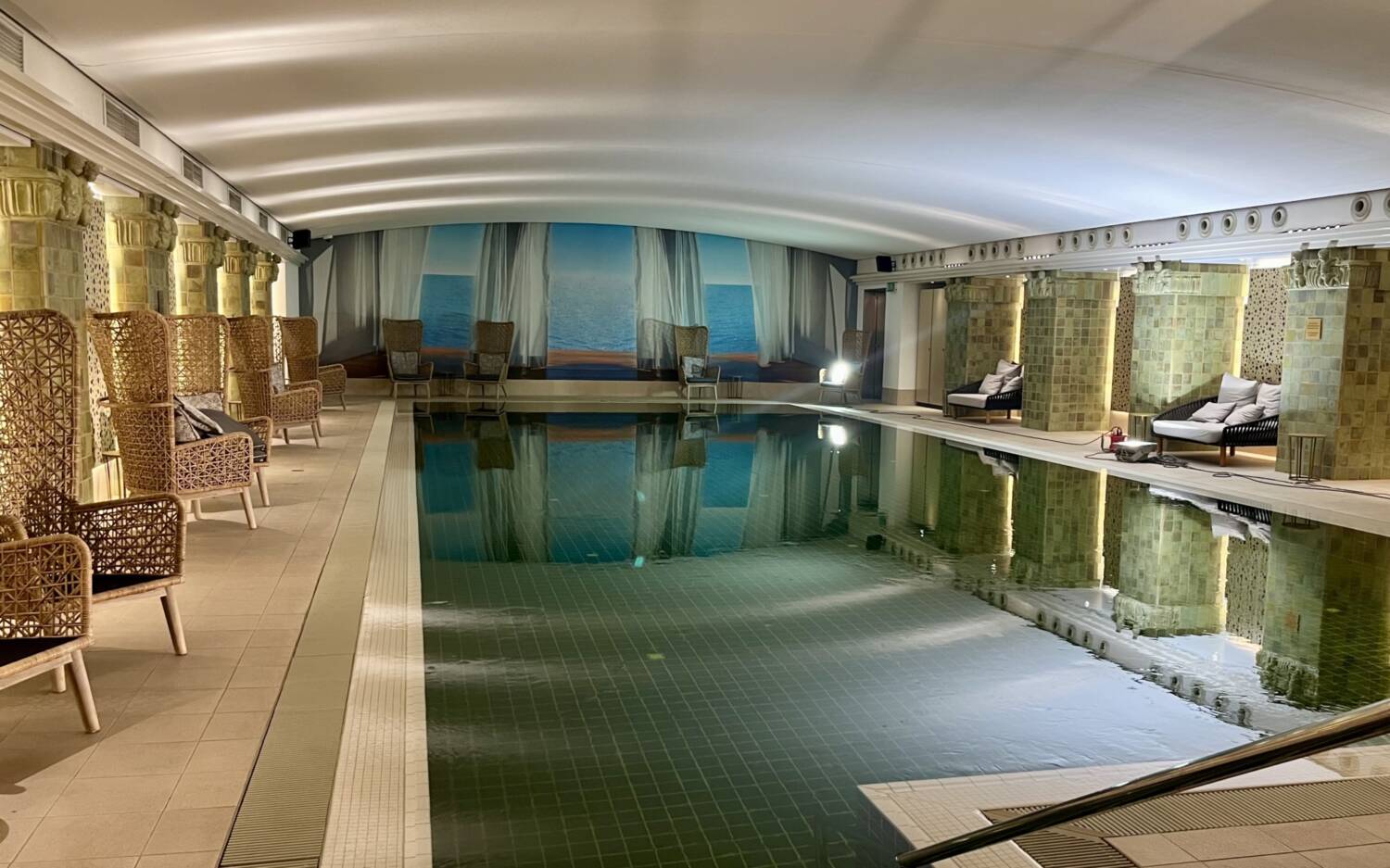 Hamburgs größter Indoor-Hotelpool soll in den kommenden drei Monaten noch modernisiert werden / ©Alice von der Laden