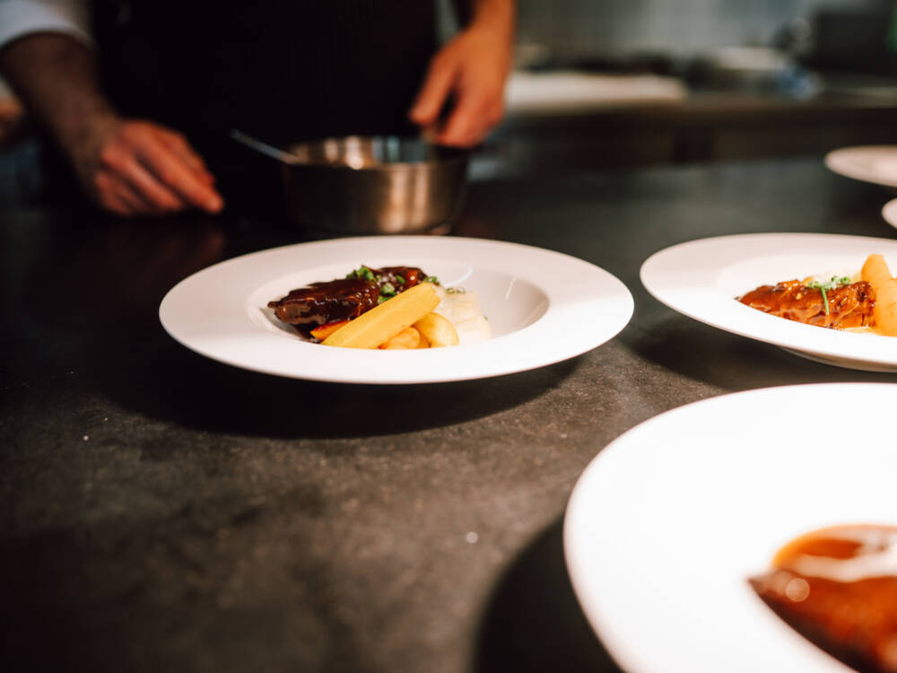 Hat sich inzwischen zu einer festen Fine-Dining-Größe in der Lübecker Bucht gemausert: das Carls Travemünde/ ©DSR Hotel