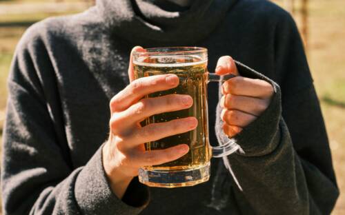 Hausmannskost und Bier mit Seeblick im Seepavillon / ©Unsplash/engin akyurt