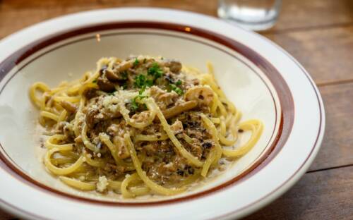 Herrlich schlotzig: Die Pasta in der Osteria Fellini / ©Kouji Tsuru/Unsplash