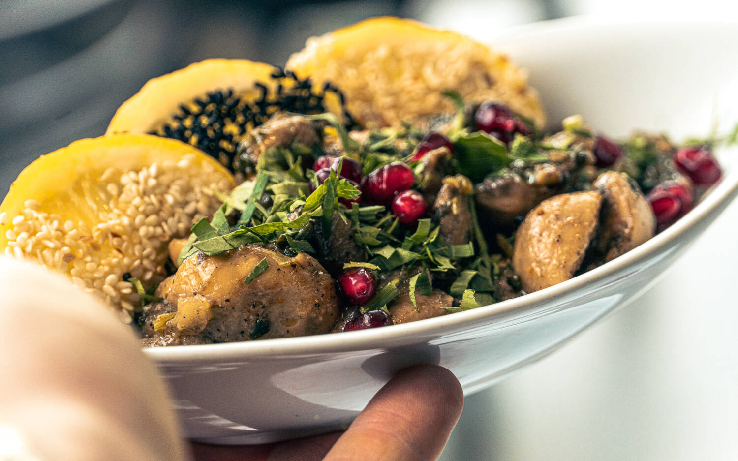 Hier gibt’s libanesische Speisen – von klassischen Mezze bis zu Neuinterpretationen der libanesischen Küche / ©Hala Mignon/ Fabian Neumann-Holbeck