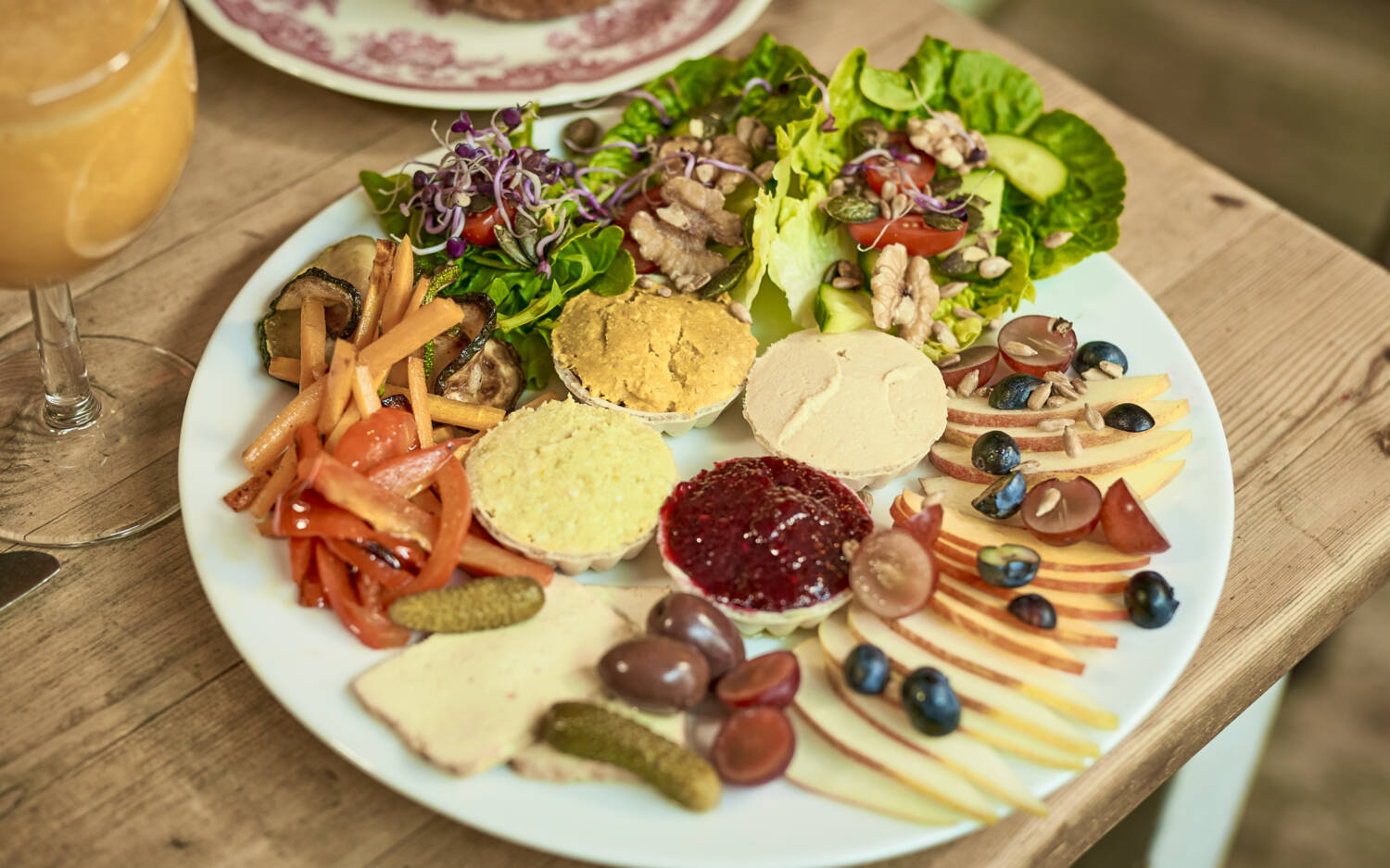 Im Kaffee Stark auf St. Pauli kann samstags und sonntags ein ausgiebiges veganes Brunch-Angebot genossen werden / ©Marc Sill
