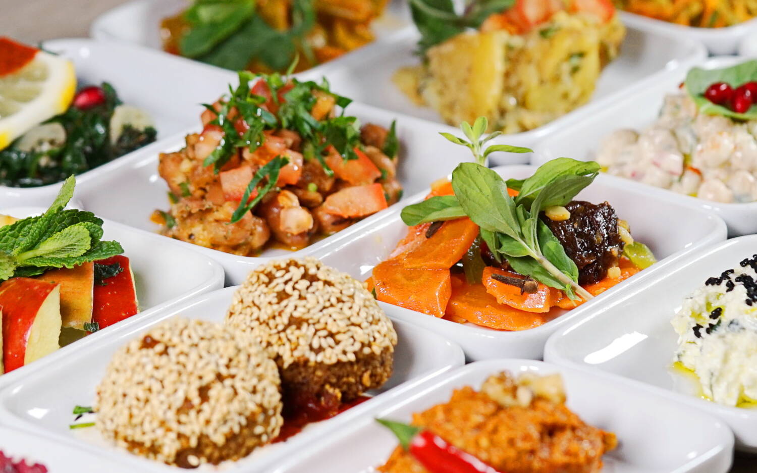 In dem arabischen Restaurant an der Osterstraße gibt es authentische libanesische Küche: von Mezze über Lamm bis zum Wein / ©Malte Klauck