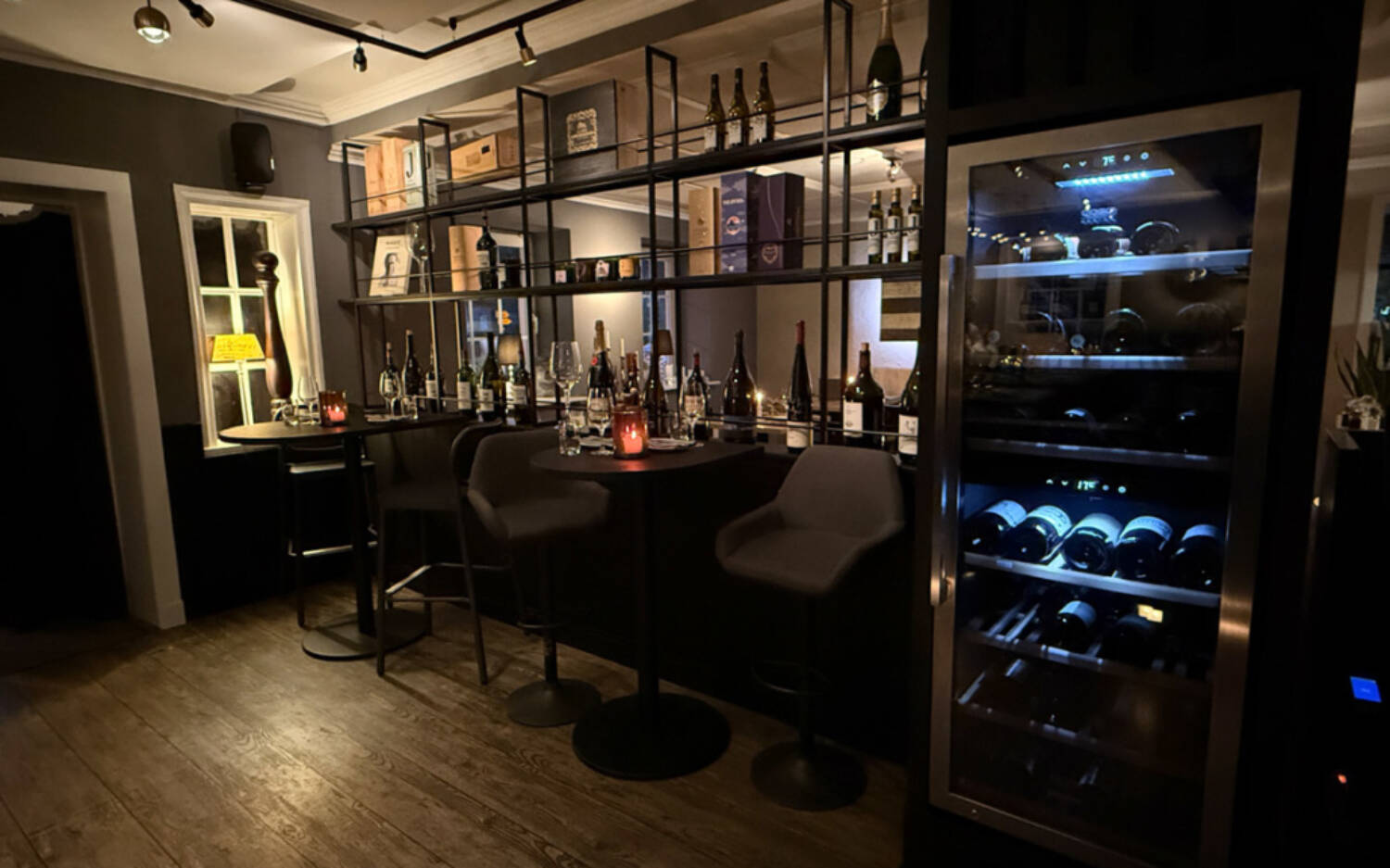 In Duvenstedt bietet Gastronom Lenz Leslie Himmelheber sowohl Restaurant als auch Weinbar: Das Lenz und das Leslie / ©Weinbistro Leslie