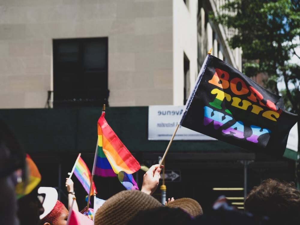 In Hamburg gibt es einige Orte, die zu einem Safer Space für die LGBTQ+ Community geworden sind / ©Bruno Aguirre/Unsplash
