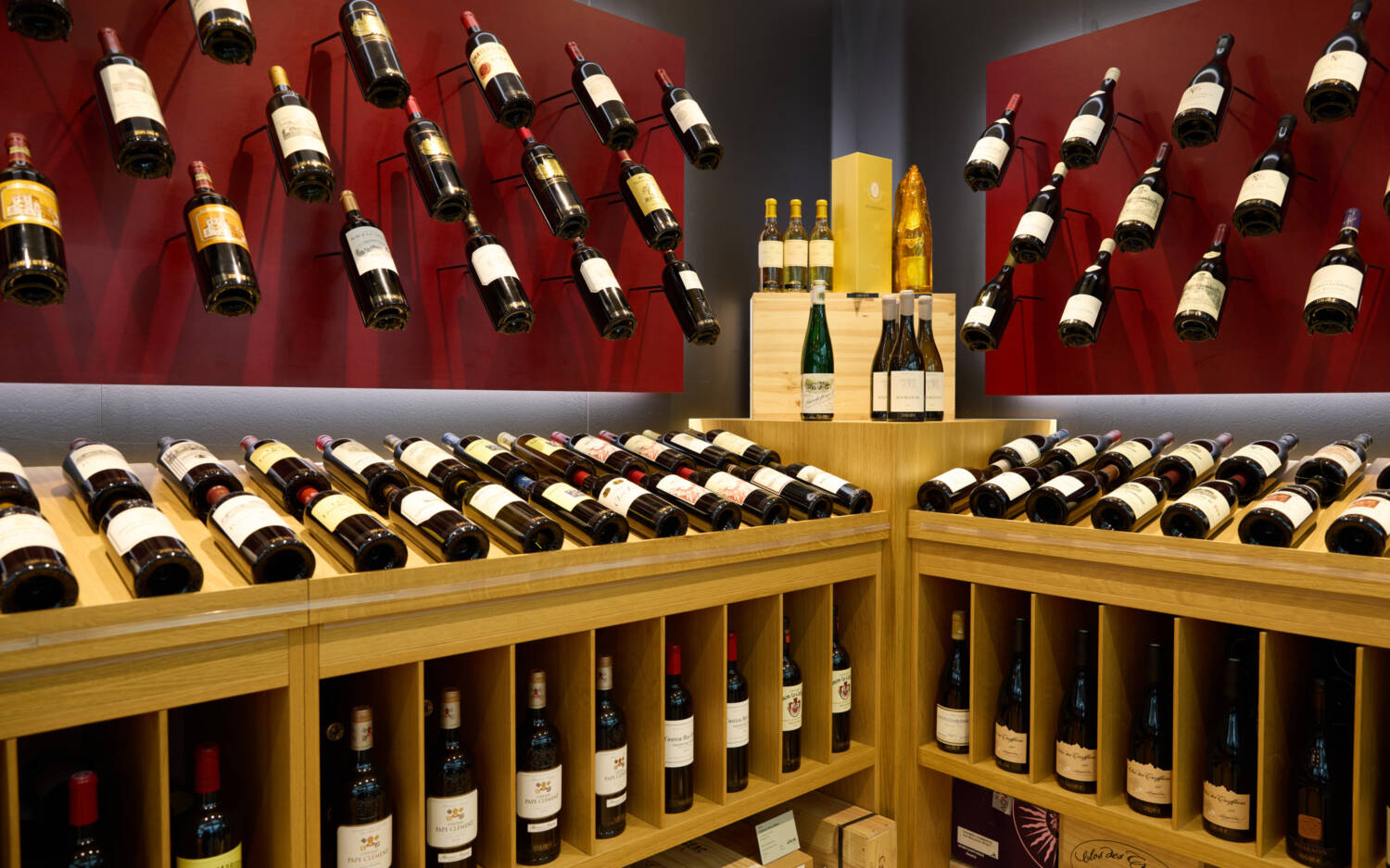 In den Mövenpick Weinhandlungen stehen ca. 1200 verschiedene Weine zur Auswahl. Darunter auch Raritätenweine /©Mövenpick
