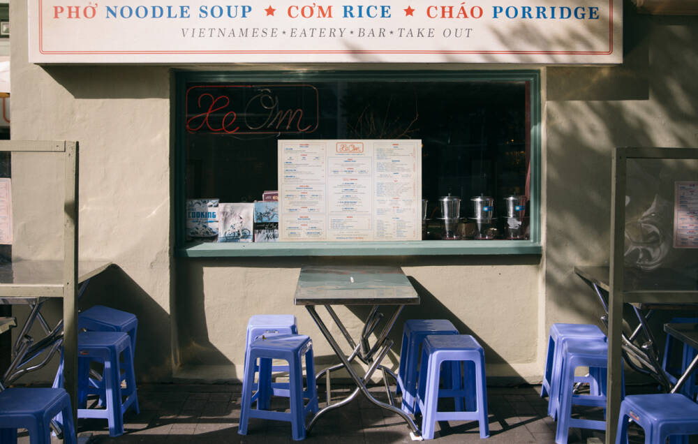 Kurzer Abstecher nach Vietnam: Der Außenbereich der XeÔm Eatery  erinnert an die Straßen Hanois / ©David Strüning