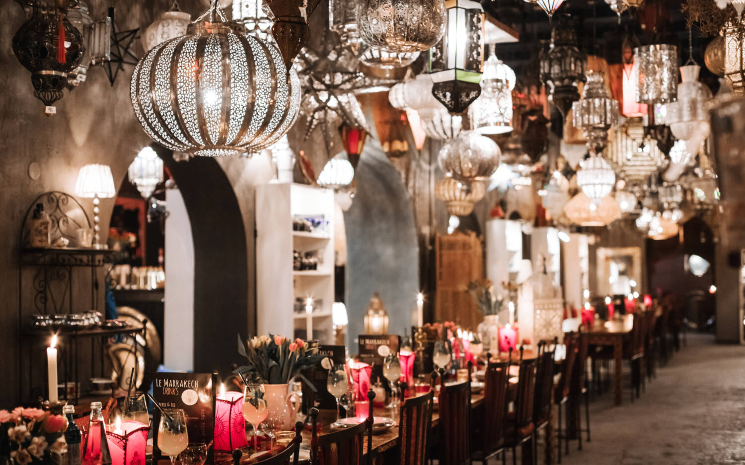 Schlemmen unter 1001 Lampen: Im Restaurant Le Marrakesh wird bei den „Oriental Nights“ ein vielfältiges Buffet mit arabischem Essen serviert / ©Genuss-Guide