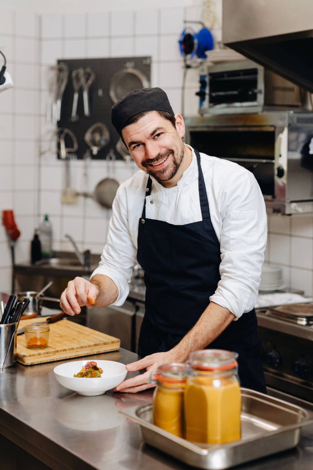 Sebastian Junge kocht radikal regional. Seit diesem Jahr wird er allerdings nicht mehr vom Guide Michelin gelistet / ©Julia Schumacher