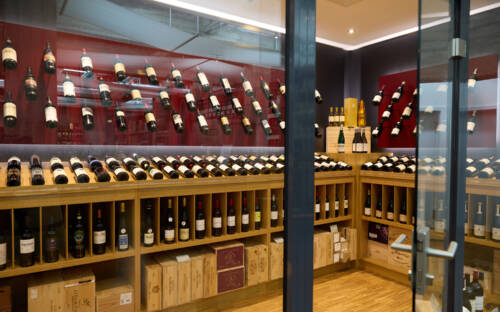 Vor sieben Dekaden hat der erste Weinkeller in Zürich eröffnet. Inzwischen erstreckt sich das Filialnetz über drei Länder / ©Mövenpick