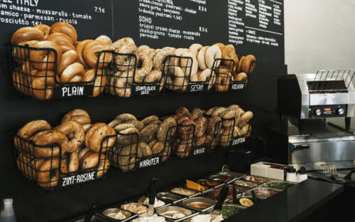 An sechs Standorten gibt es die amerikanischen Bagel von der New York Bagel Bar / ©New York Bagel Bar